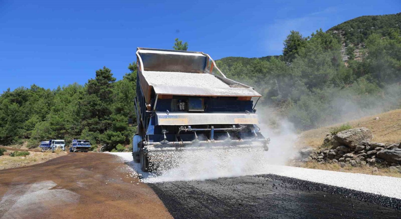 Antalyanın kırsal yollarına iki yılda 754 milyonluk yatırım