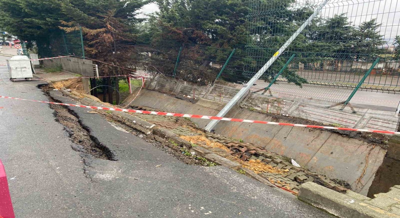 Ataşehirde benzin istasyonunun duvarı çöktü