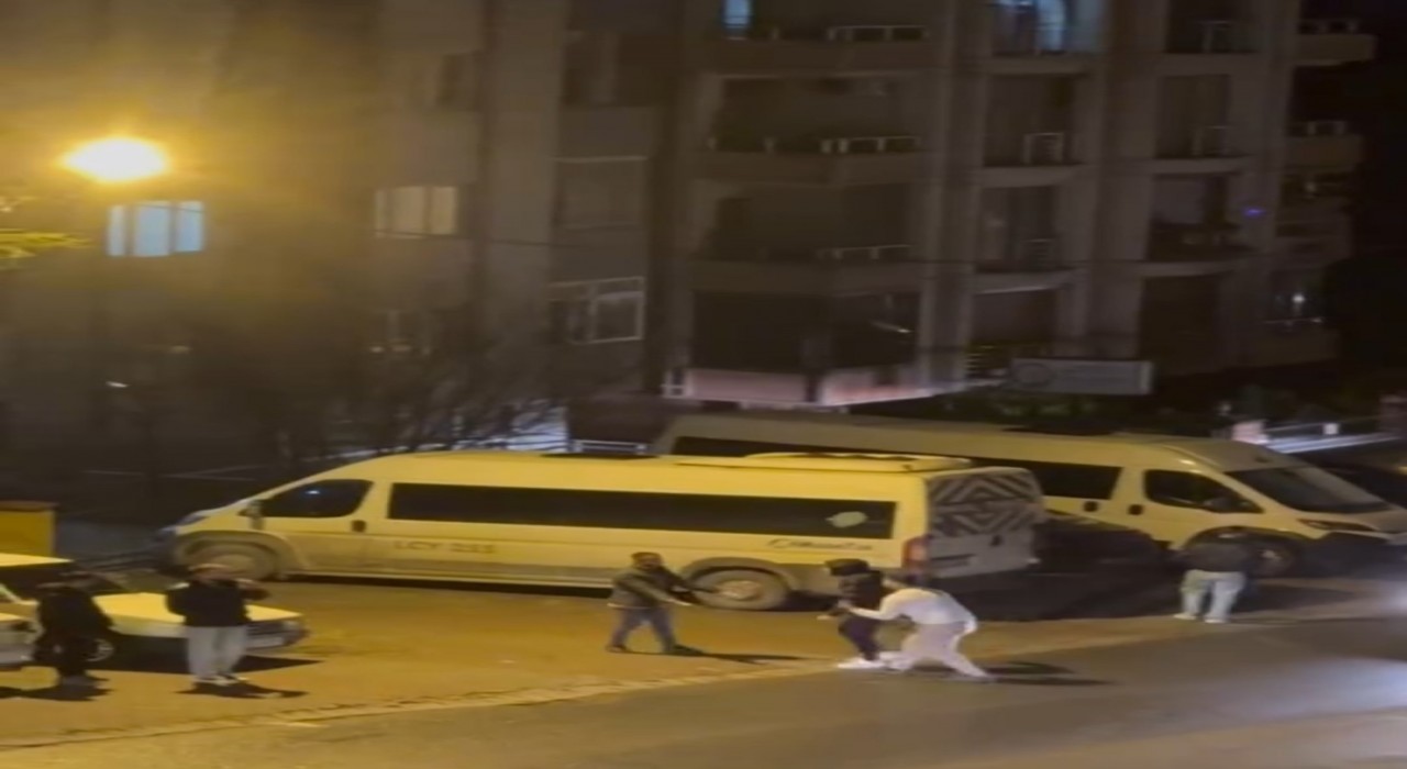 Ataşehirde kaza sonrası tekmeli yumruklu kavga