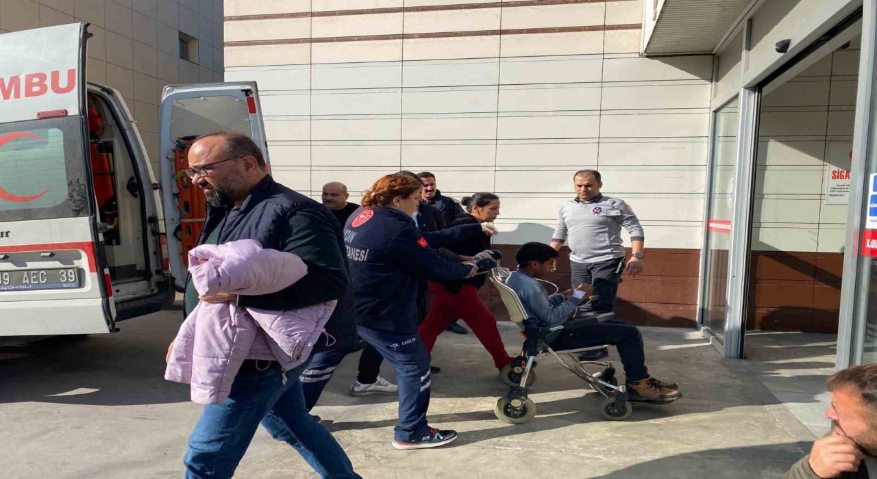 Aydında 16 öğrenci gıda zehirlenmesi şüphesiyle hastaneye kaldırıldı.