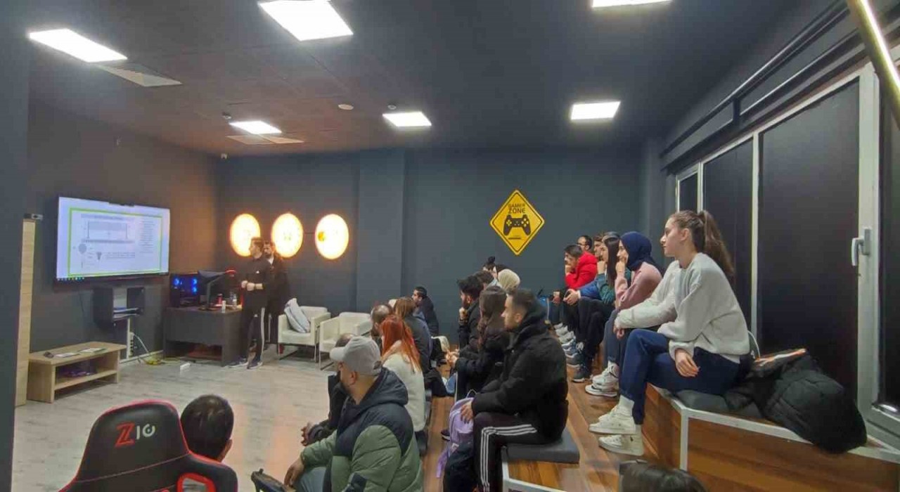 Badminton 1. Kademe Temel Antrenör Kursu Kayseride yapılıyor