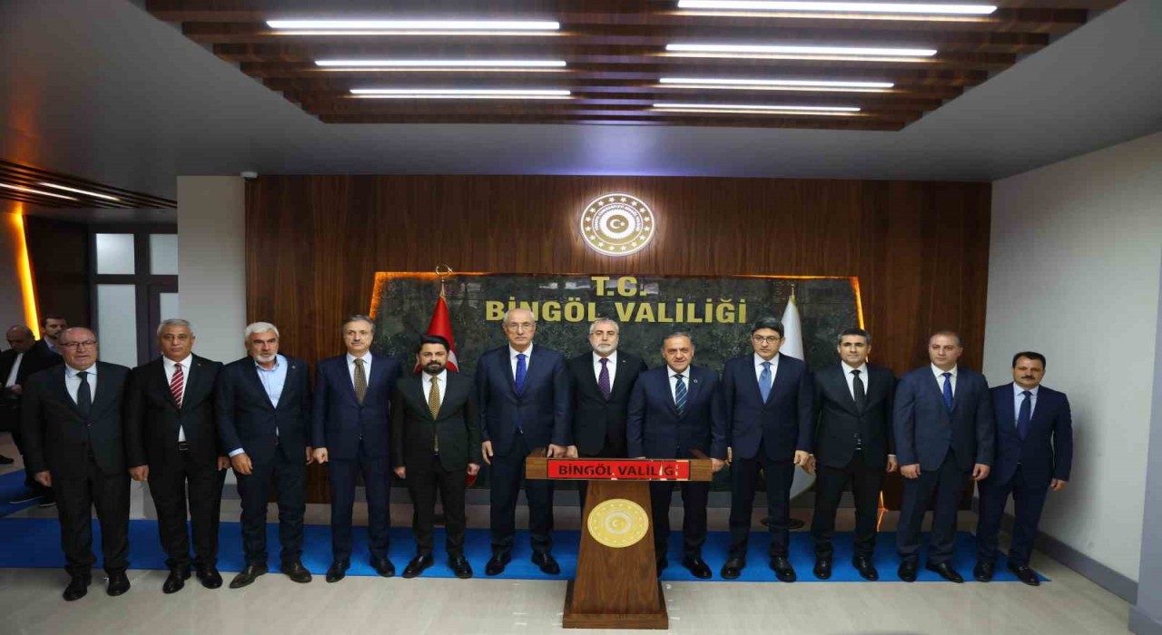 Bakan Işıkhan Bingölde