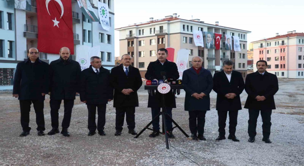 Bakan Kurum: 11 ilde evine girmeyen, iş yerini açmayan tek bir depremzede kardeşimiz kalmayacak