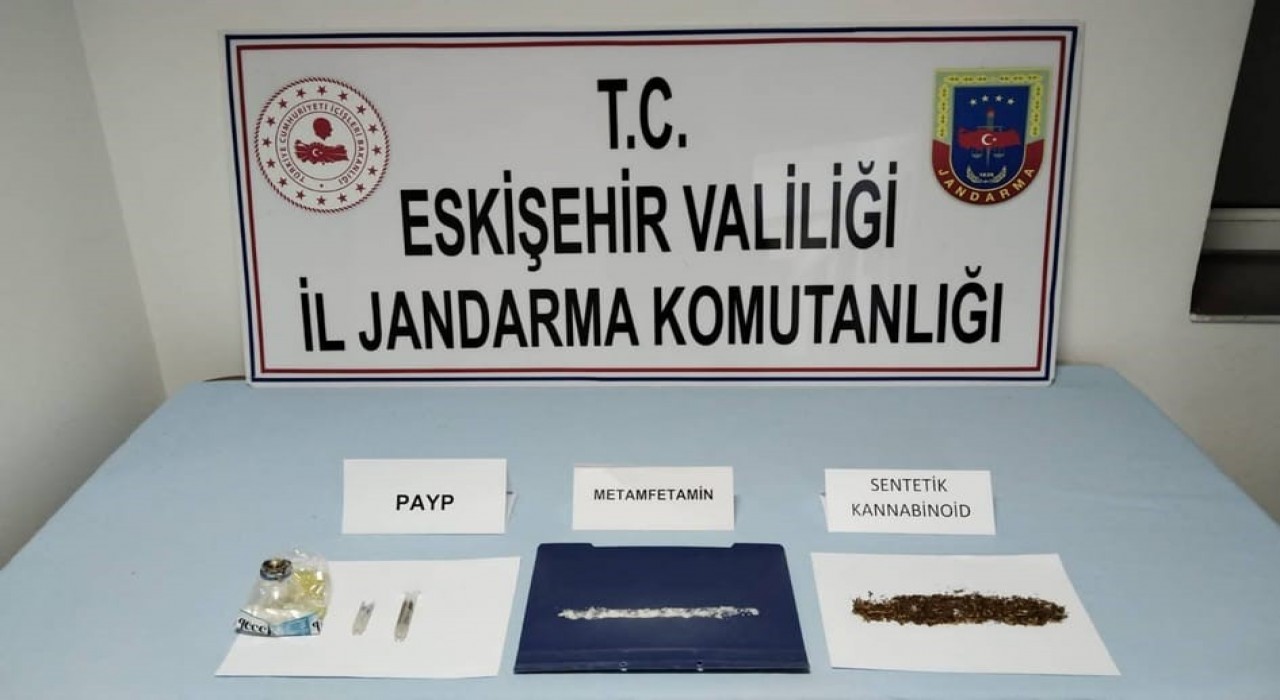 Başka ilden getirdikleri uyuşturucuları satmak isteyen şüpheliler jandarmadan kaçamadı