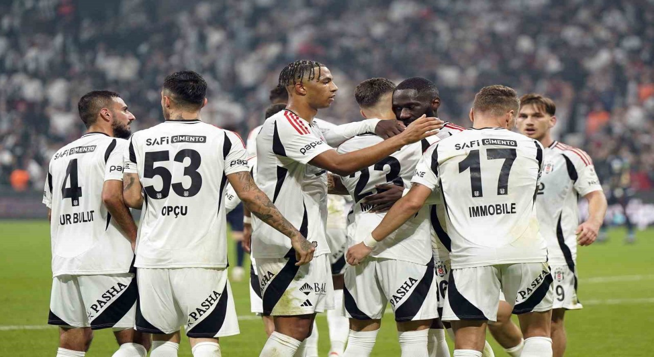 Beşiktaş, Süper Ligin ilk yarısında siyahla beyaz gibiydi