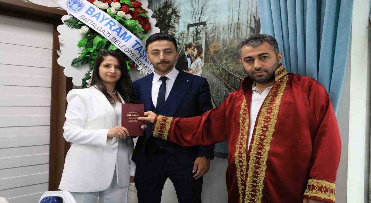 Bin 50 çift Battalgazi Belediyesinde evet dedi
