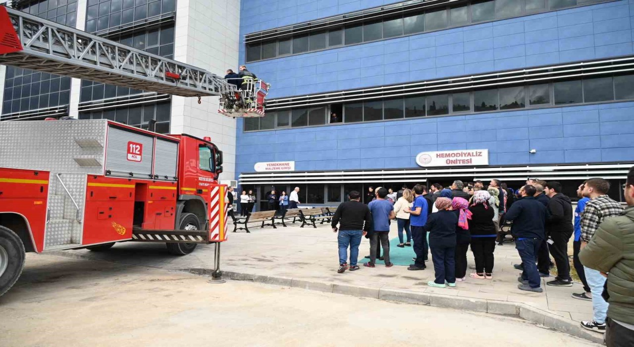 Bozüyük Belediyesi İtfaiyesinden hastane personeline yangın eğitimi