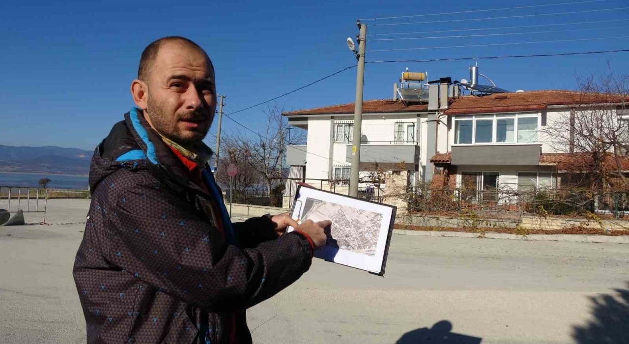 Burdurda sokağın çökme sebebi: Rastgele doldurulan dere yatağına verilen imar izni