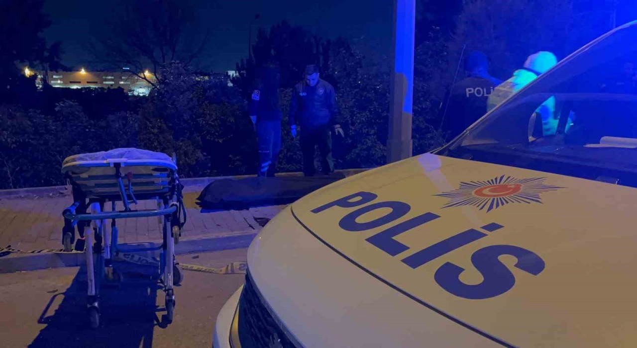 Bursada feci kaza: Otomobile çarpan motosikletteki 2 kişi hayatını kaybetti