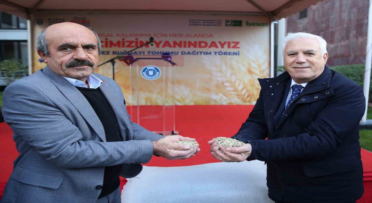 Büyükşehirle toprak bereketleniyor, çiftçi kazanıyor
