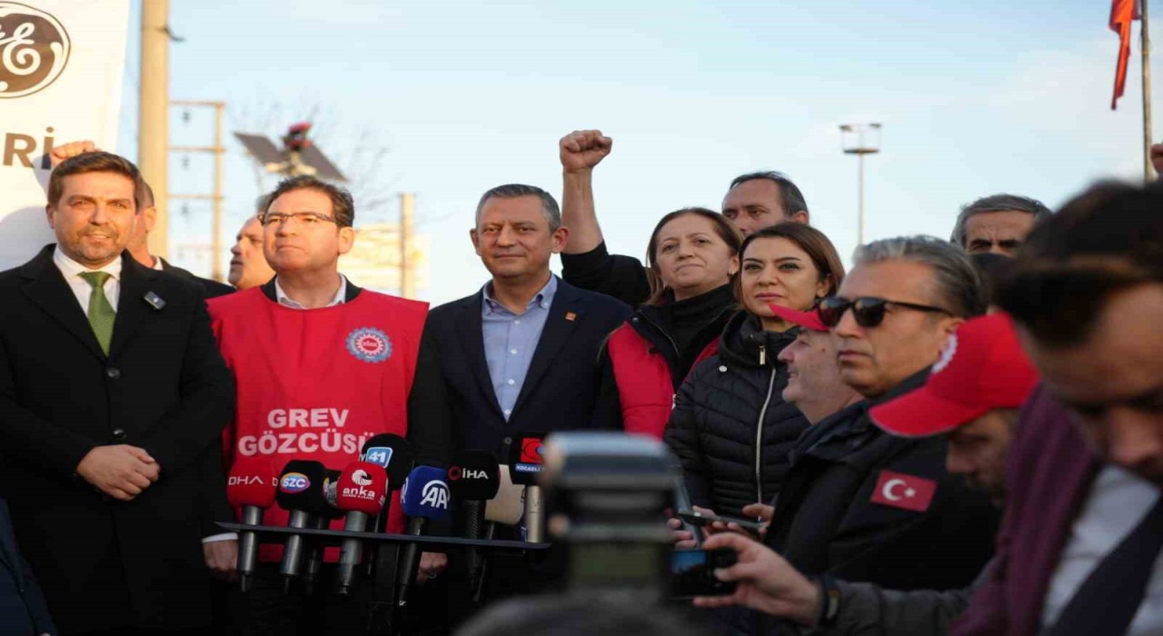 CHP Genel Başkanı Özel, Kocaelide grev yapan işçileri ziyaret etti