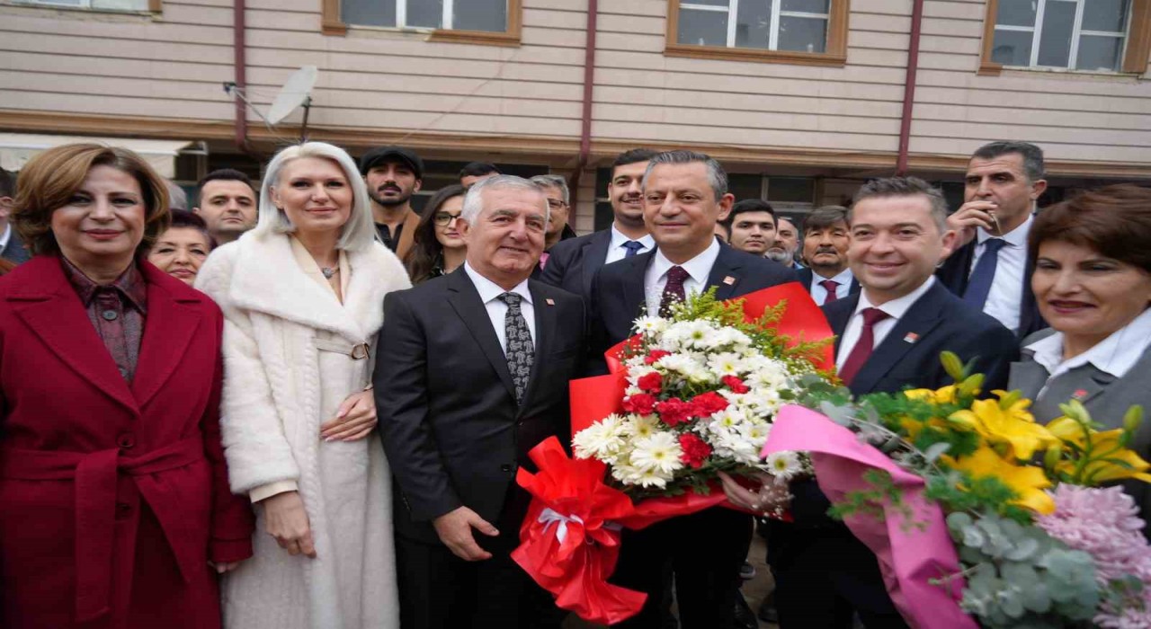 CHP Genel Başkanı Özgür Özel, Bilecik Mülakatının yapıldığı tarihi binayı gezdi