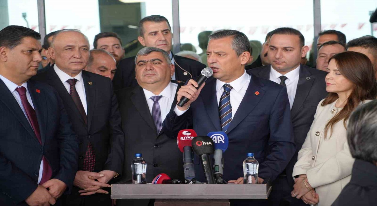 CHP Lideri Özelden milletvekiline fırça