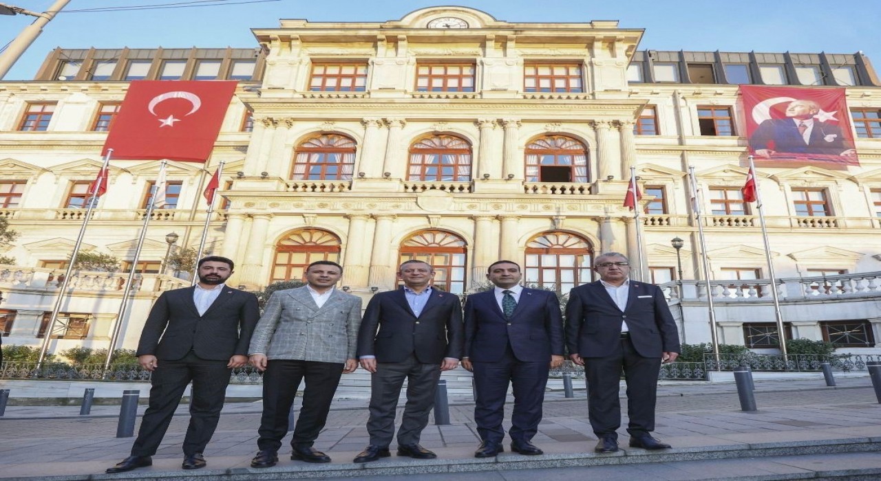 CHP lideri Özgür Özelden Beyoğlu Belediyesine ziyaret