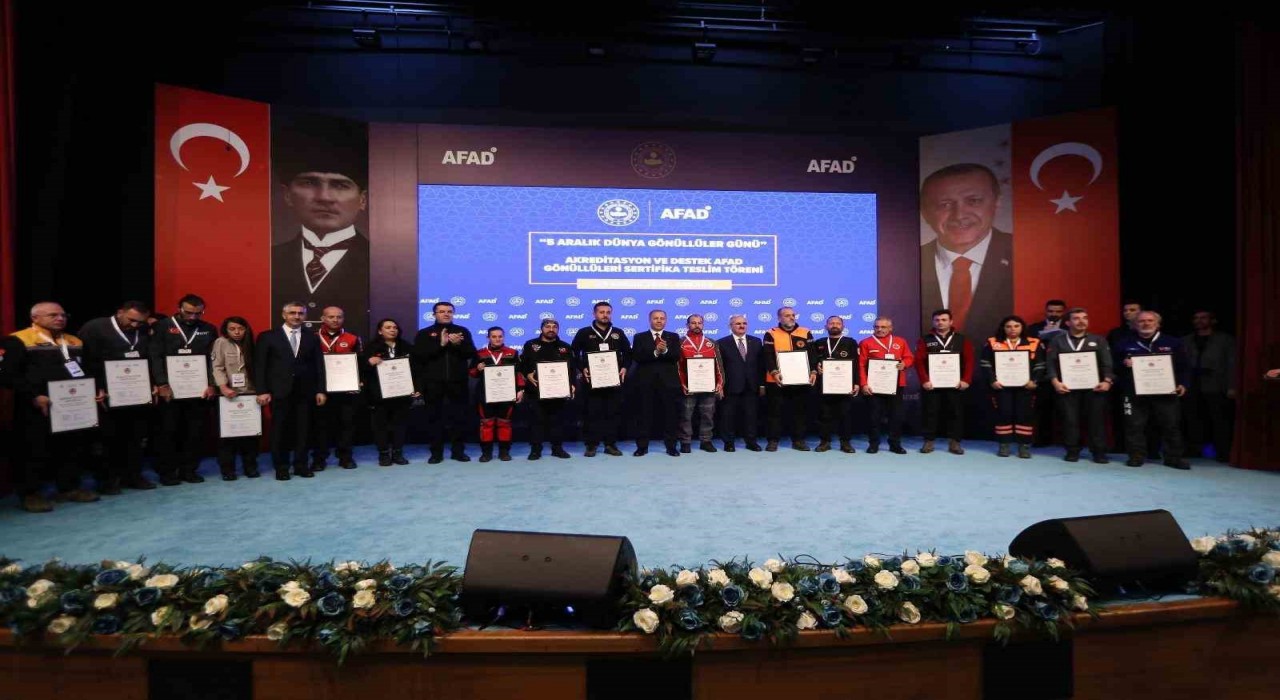 DAKE Bakan Yerlikayadan akreditasyon belgesini aldı