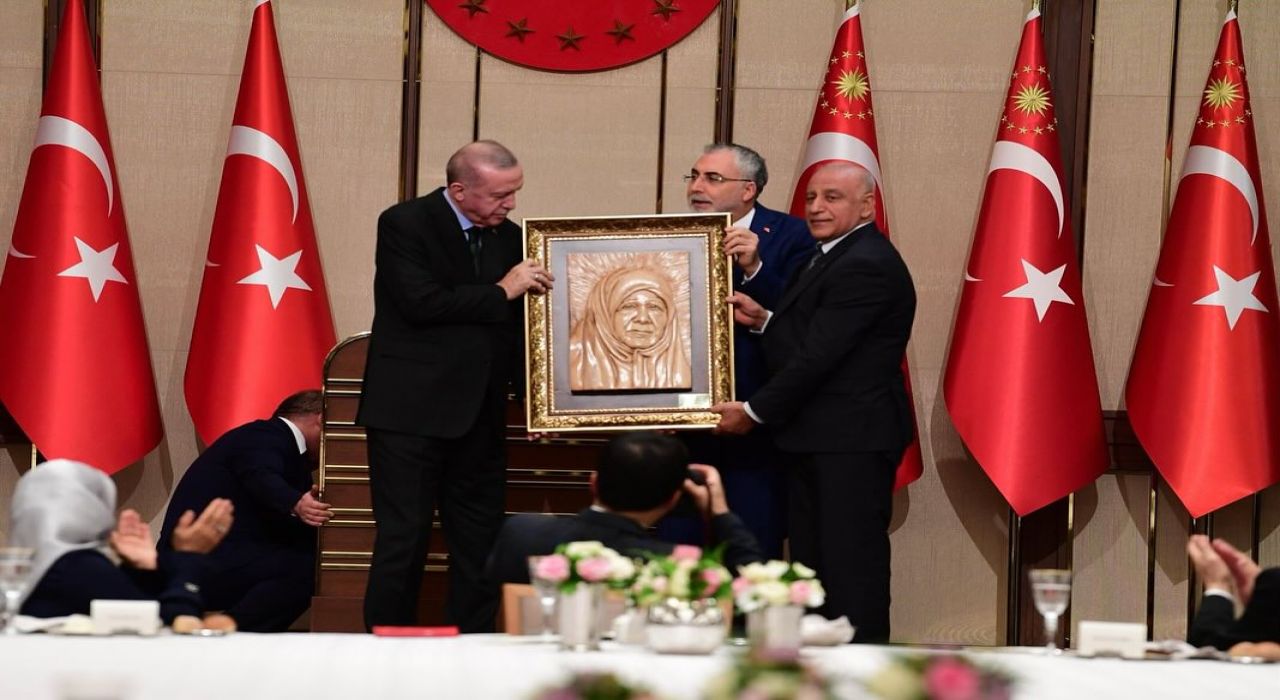 Derya Yanık: “Emeklilerimiz Geleceğin Türkiye’sine Işık Tutuyor”