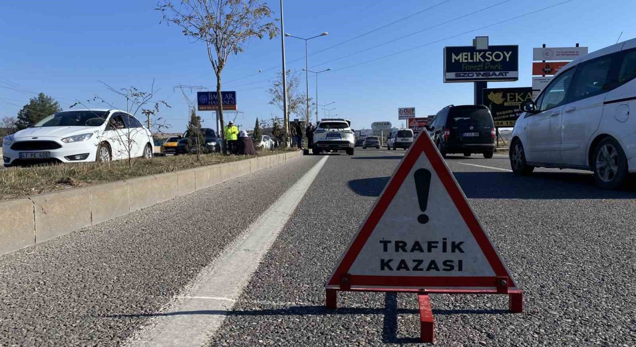 Diyarbakırda 4 otomobilin karıştığı kazada 5 kişi yaralandı