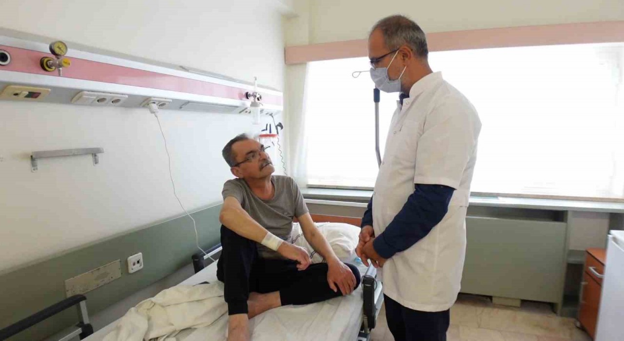Doç. Dr. Karataş: Ankilozan spondilit tanısında gecikme yaşanırsa kamburluk, belde eğilme oluşabilir