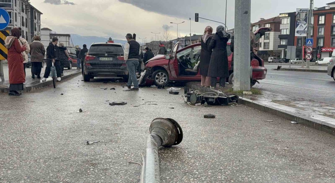 Dönüş yasağı ihlali kazaya sebep oldu: 1 yaralı