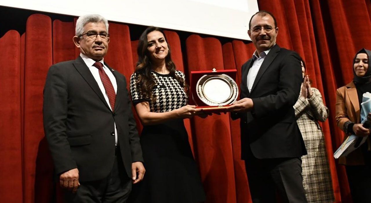 Dünyanın En İyi Öğretmenlerinden Livaneli, Osmaniye’de Konferans Verdi