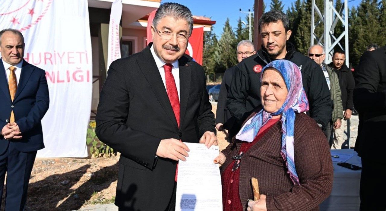 Düziçi’nde Depremzedelere 20 Köy Evi Teslim Edildi