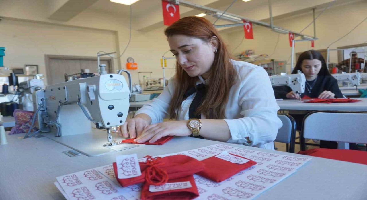 Efsane renk Edirne kırmızısı öğrencilerin elinde hayat buluyor