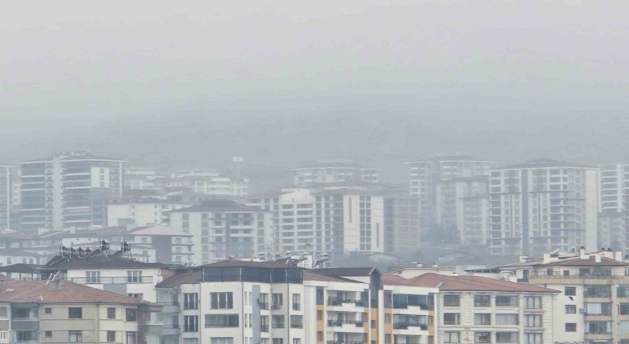 Elazığda yüksek kesimlerde yoğun sis etkisini sürdürüyor