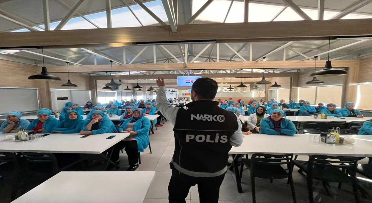 En İyi Narkotik Polisi Anne Projesi bilgilendirme faaliyetleri