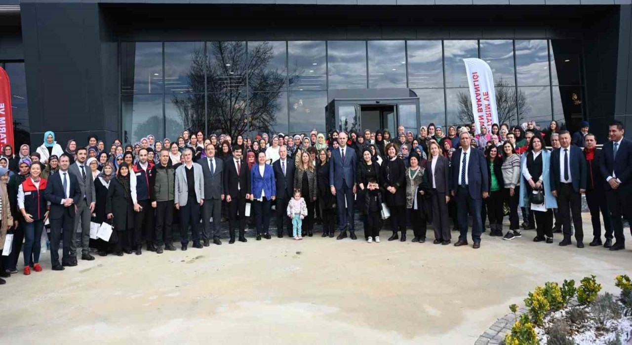 En kaliteli süt yapmayı öğrenen kadın yetiştiriciler ödüllendirildi