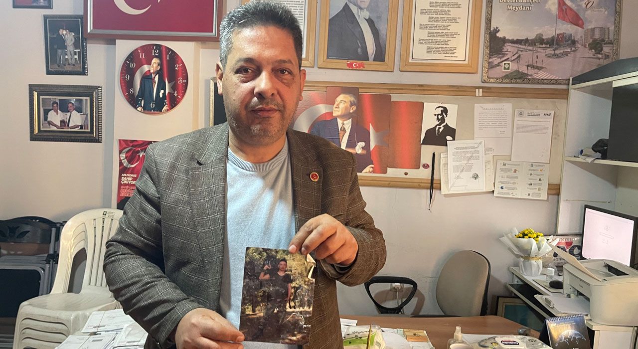 Enkazdan Çıkarılan Fotoğraflar Sahiplerini Arıyor