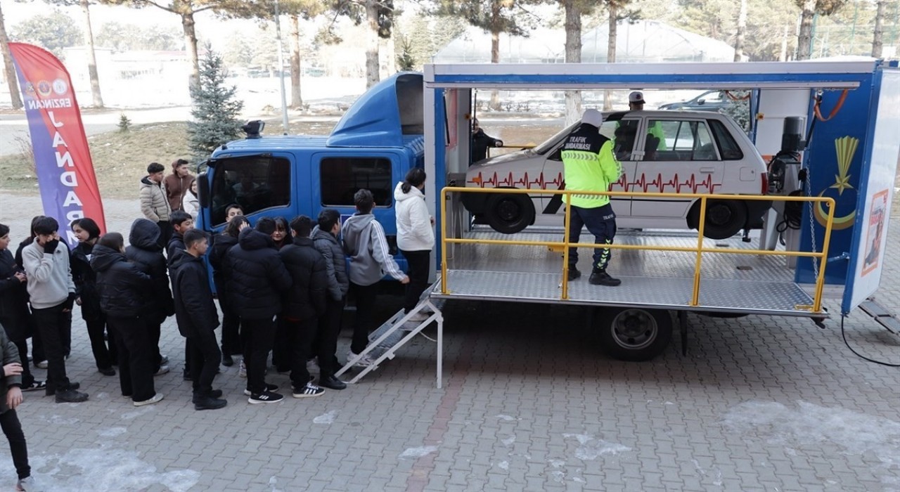 Erzincanda emniyet kemerinin önemi anlatıldı