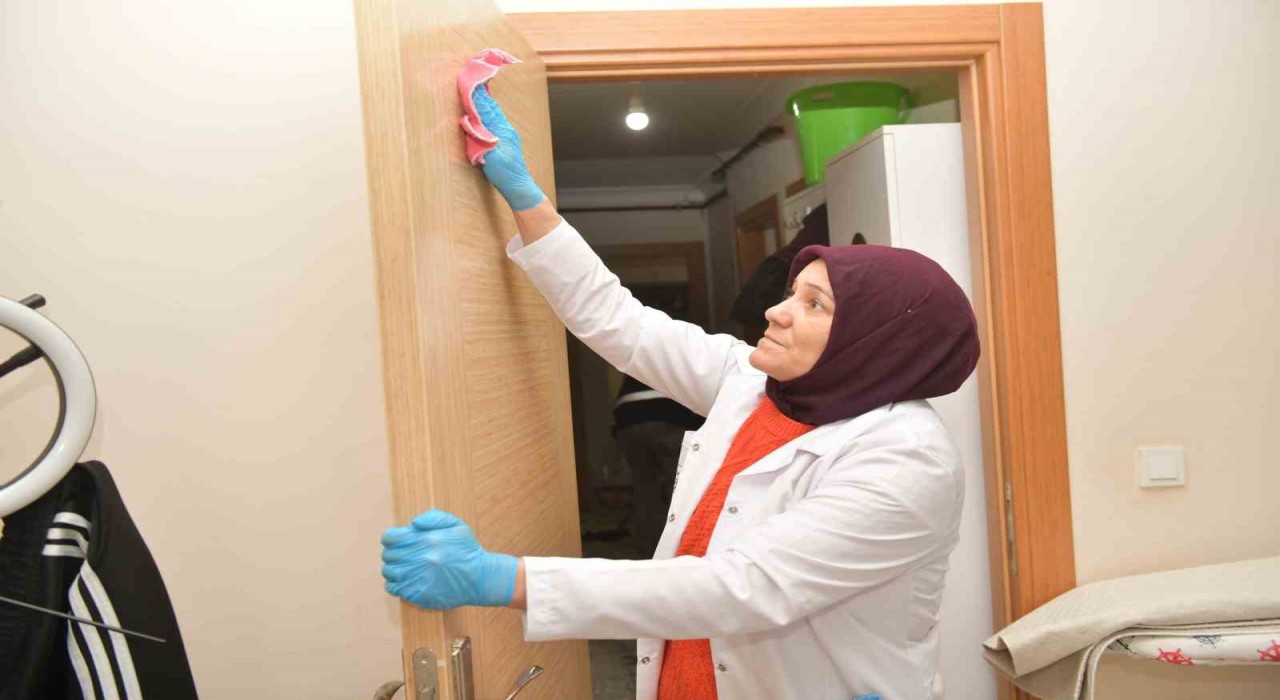 Esenyurt Belediyesinden vatandaşlara evde temizlik hizmeti