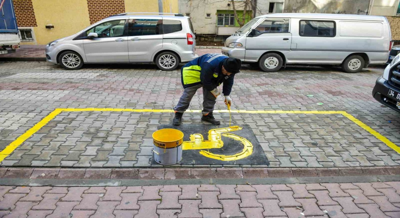 Esenyurtta park yeri bulmakta zorluk yaşayan engellilerin hayatı kolaylaştırılıyor