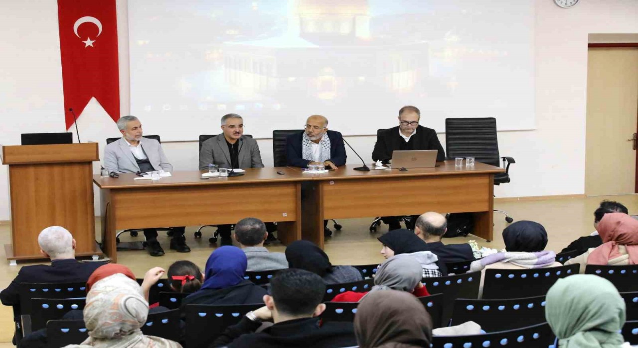 Gaziantep Üniversitesinde ‘İslam Hayattır paneli düzendi
