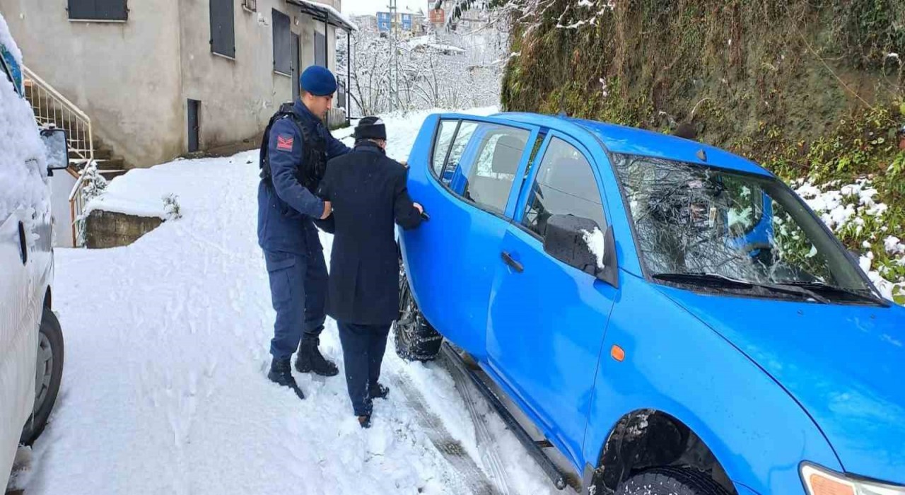 Giresunda jandarma diyaliz hastasına yardım eli uzattı