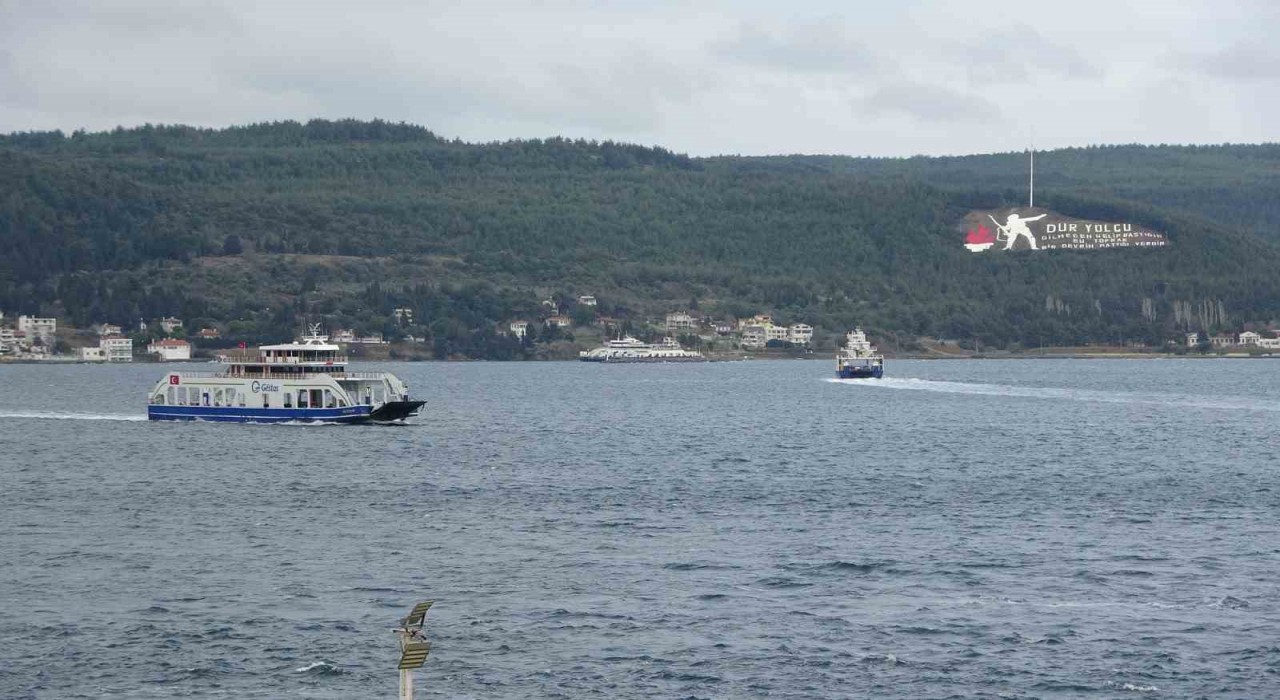 Gökçeadaya 3 gündür feribot seferi yapılamıyor
