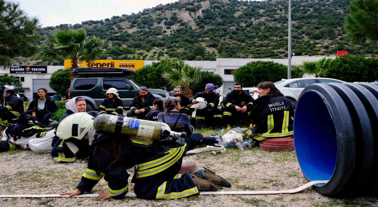 Gönüllü itfaiyeci eğitimleri devam ediyor