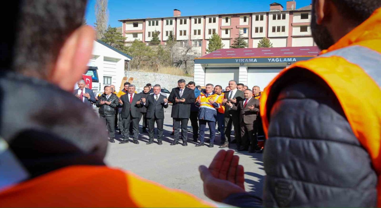 Hakkaride kar sezonu öncesi kurban kesim töreni