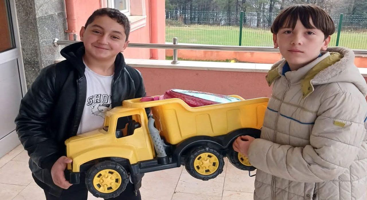 Hataylı Öğrencilere Kırıkkale’den Oyuncak Hediyesi