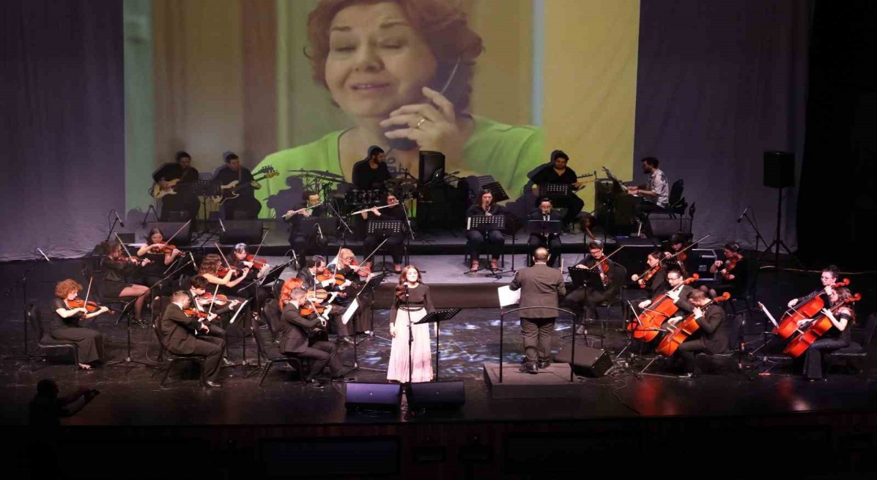 İlk kez bir Türk orkestrası, Toygar Işıklının eserlerini seslendirdi