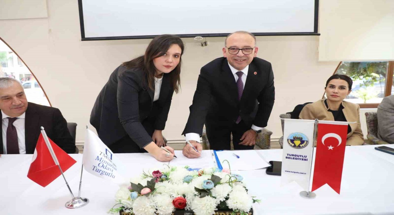 İmzalar Turgutlu için atıldı