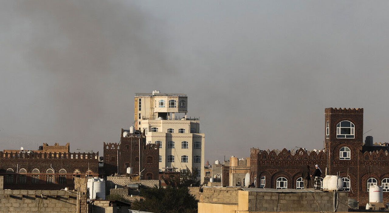 İsrail Yemen’de Havaalanlarını ve Limanları Bombaladı