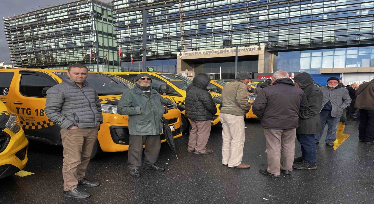 İstanbulda 8+1 taksi mağdurları eylem yaptı