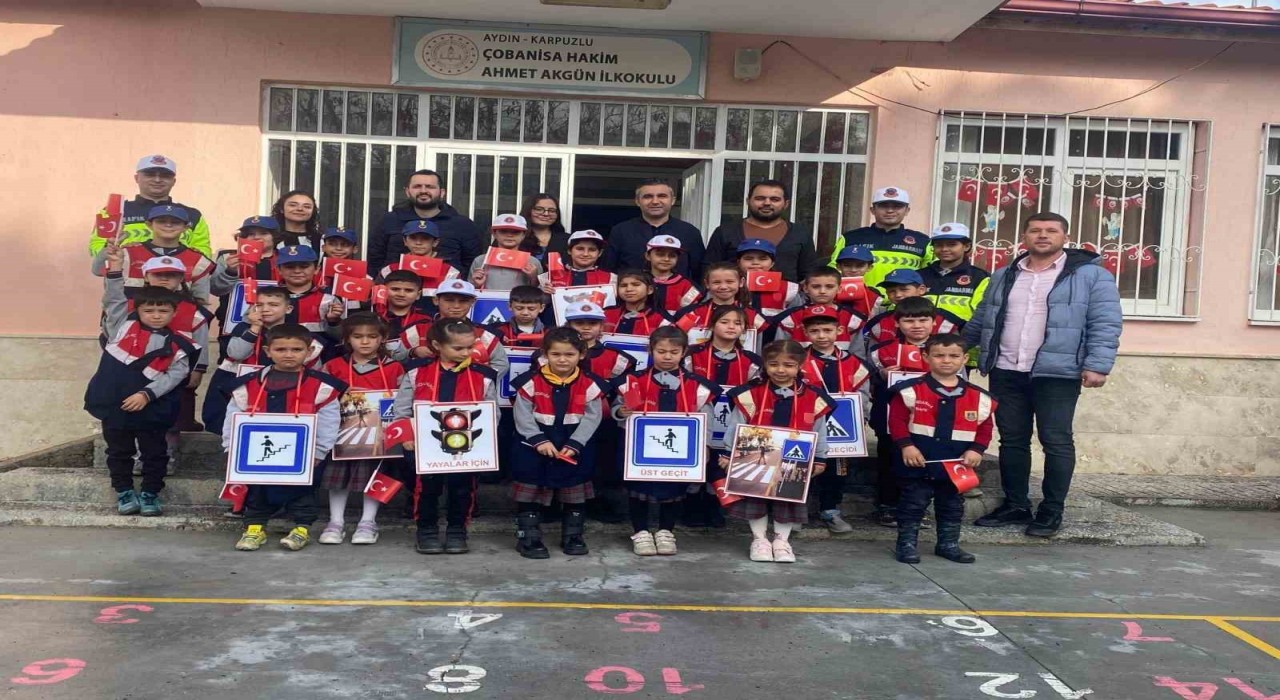 Jandarma ekipleri öğrencileri bilgilendirdi