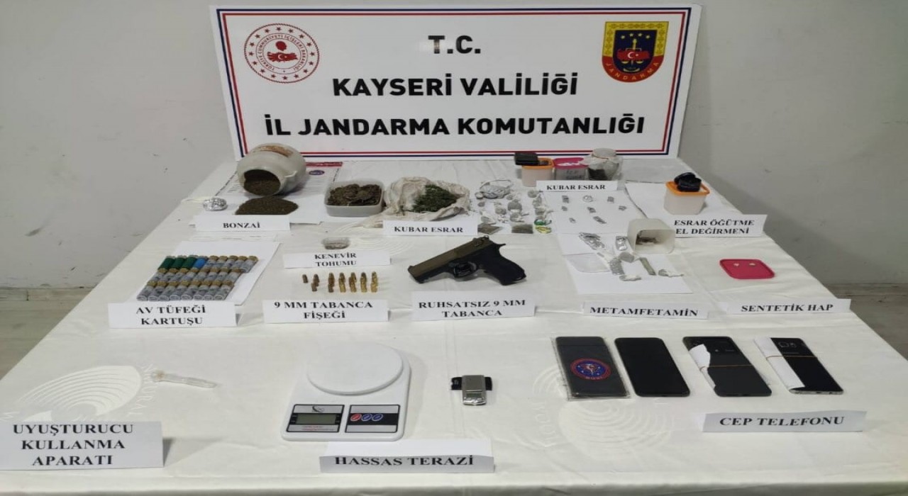 Jandarmadan 3 ilçede operasyon