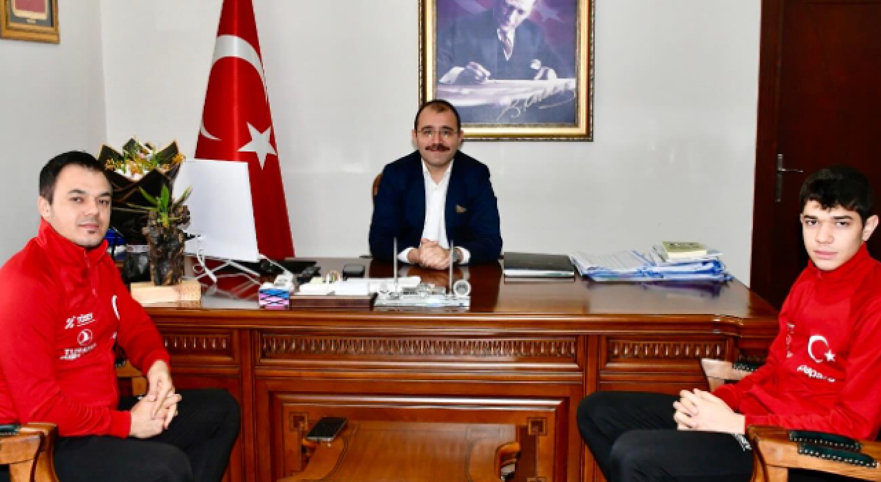 Kadirli Kaymakamı Erdinç Dolu Şampiyon Sporcuyu Tebrik Etti