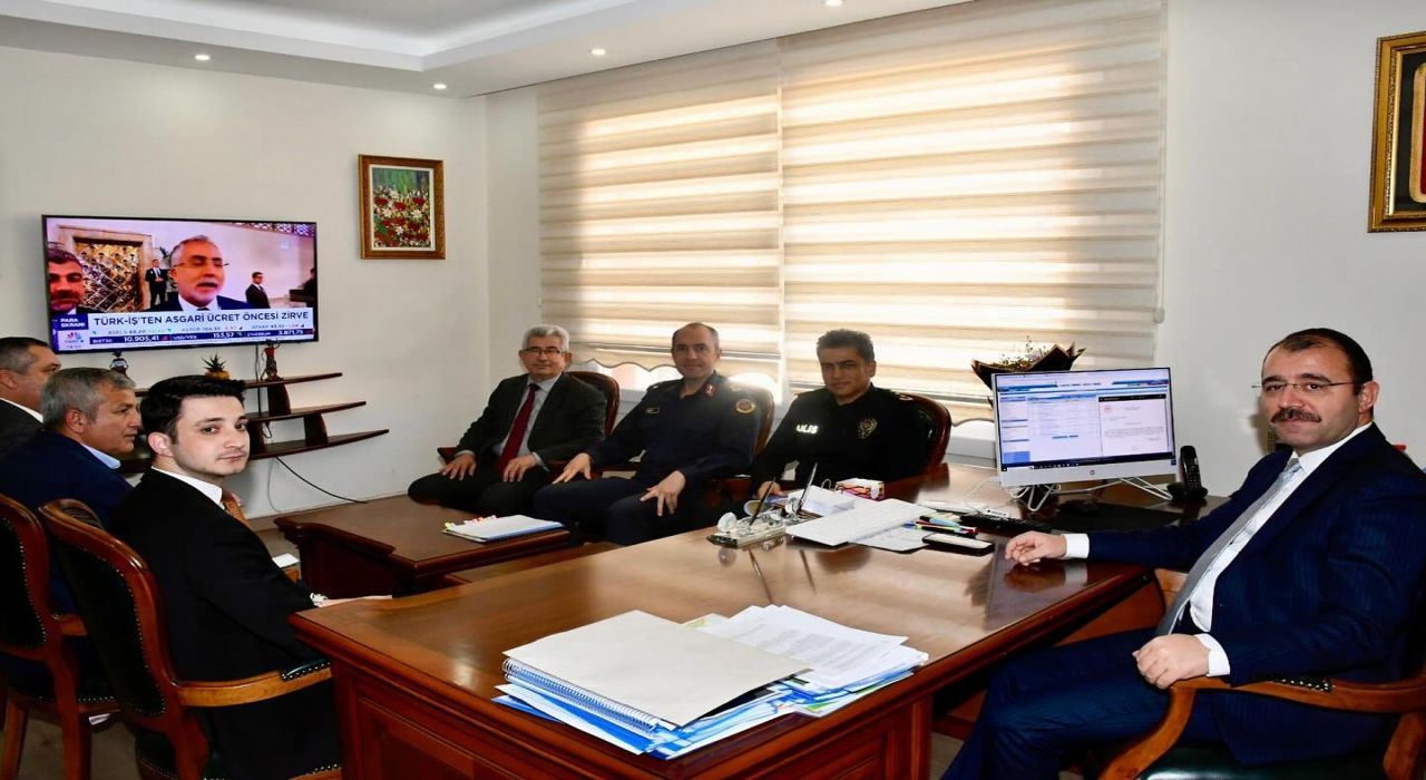Kadirli Kaymakamlığı Metruk Binalar İçin Harekete Geçti