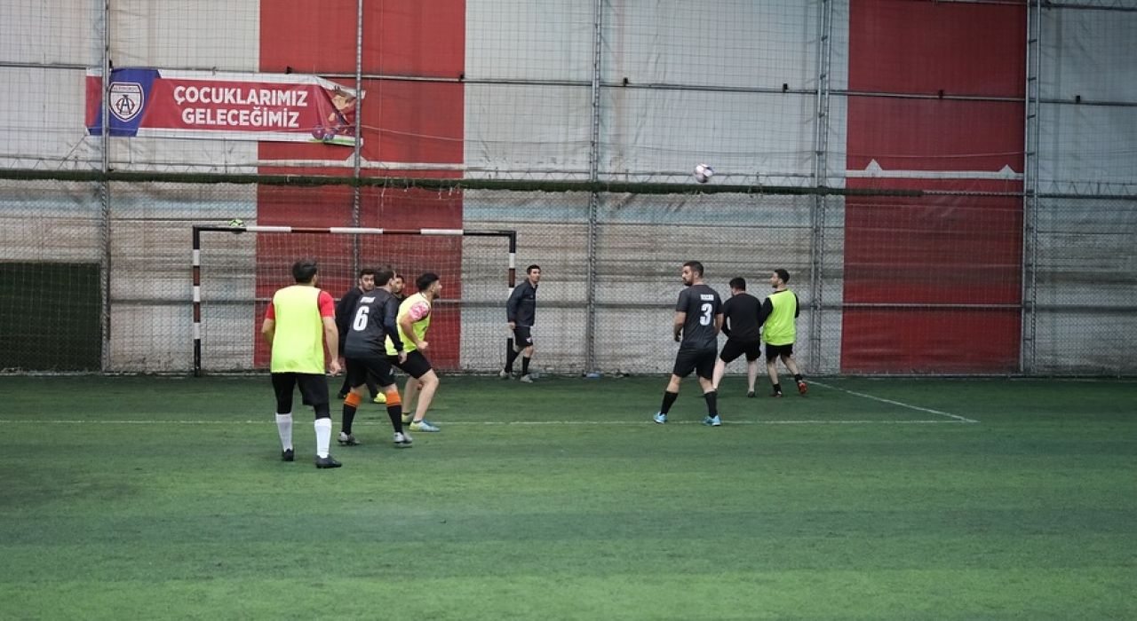 Kadirli'de Kurumlar Arası Futbol Turnuvası Heyecanı Başladı!