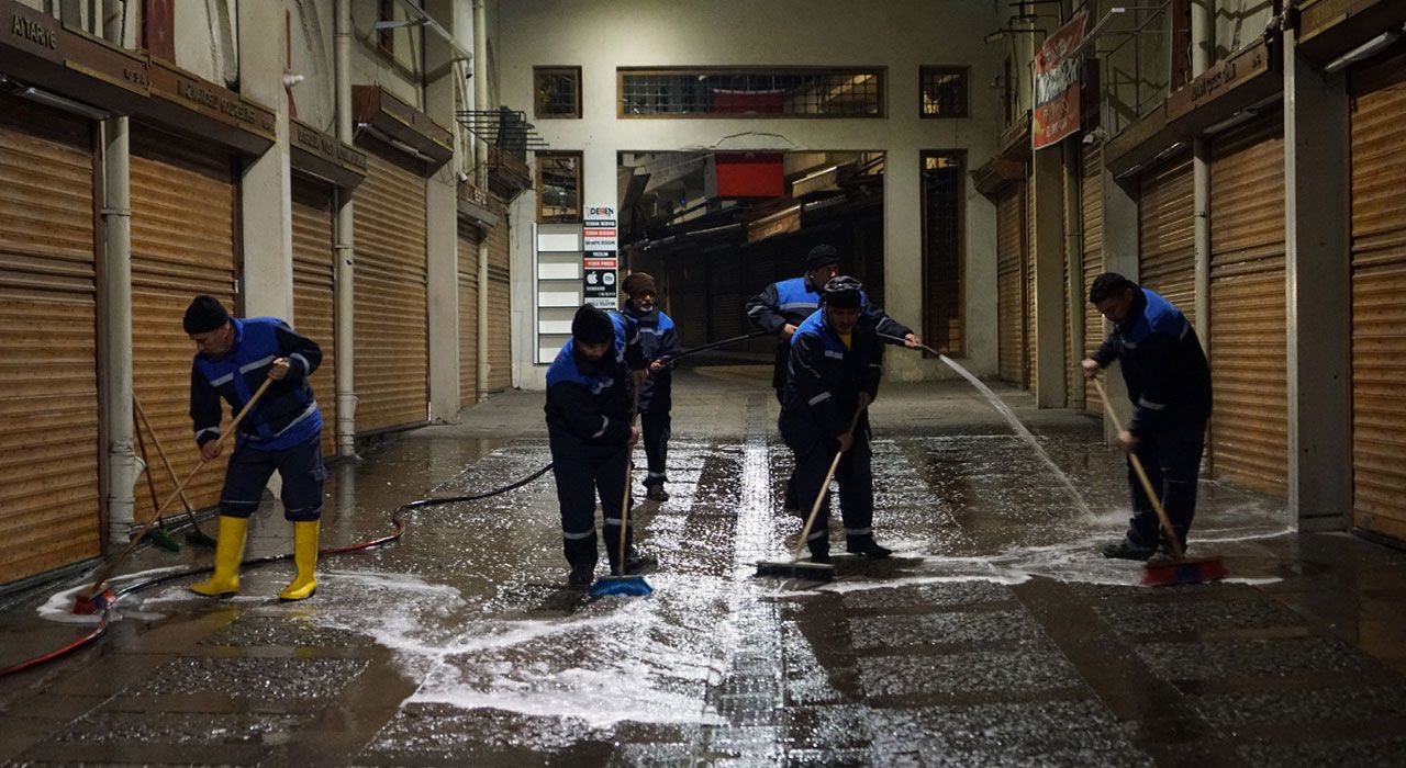 Kahramanmaraş’ta Tarihi Çarşı ve Meydanlar Temizleniyor