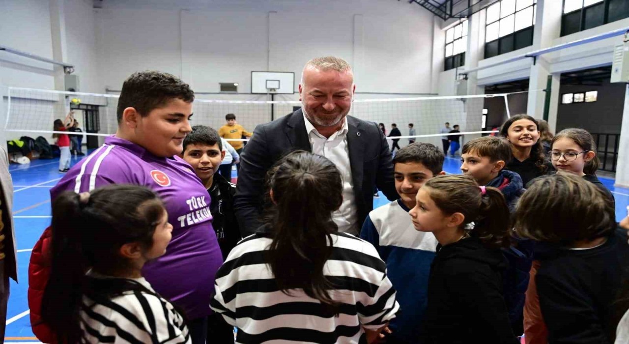 Karacabeyde okullara spor desteği devam ediyor